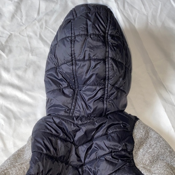 Reebok Black and Gray Hooded Jacket - Picture 14 of 16